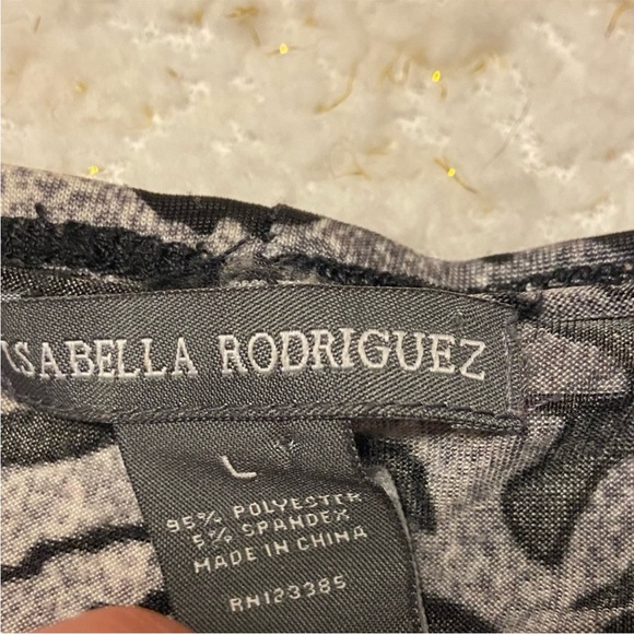 🔥Isabella Rodriguez🔥women’s blouse EUC - Picture 8 of 10